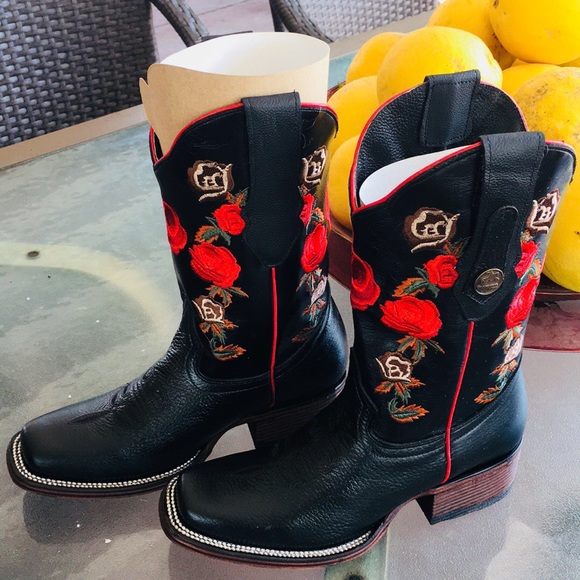 Accessories - Rose leather black floral design 👢 boots
